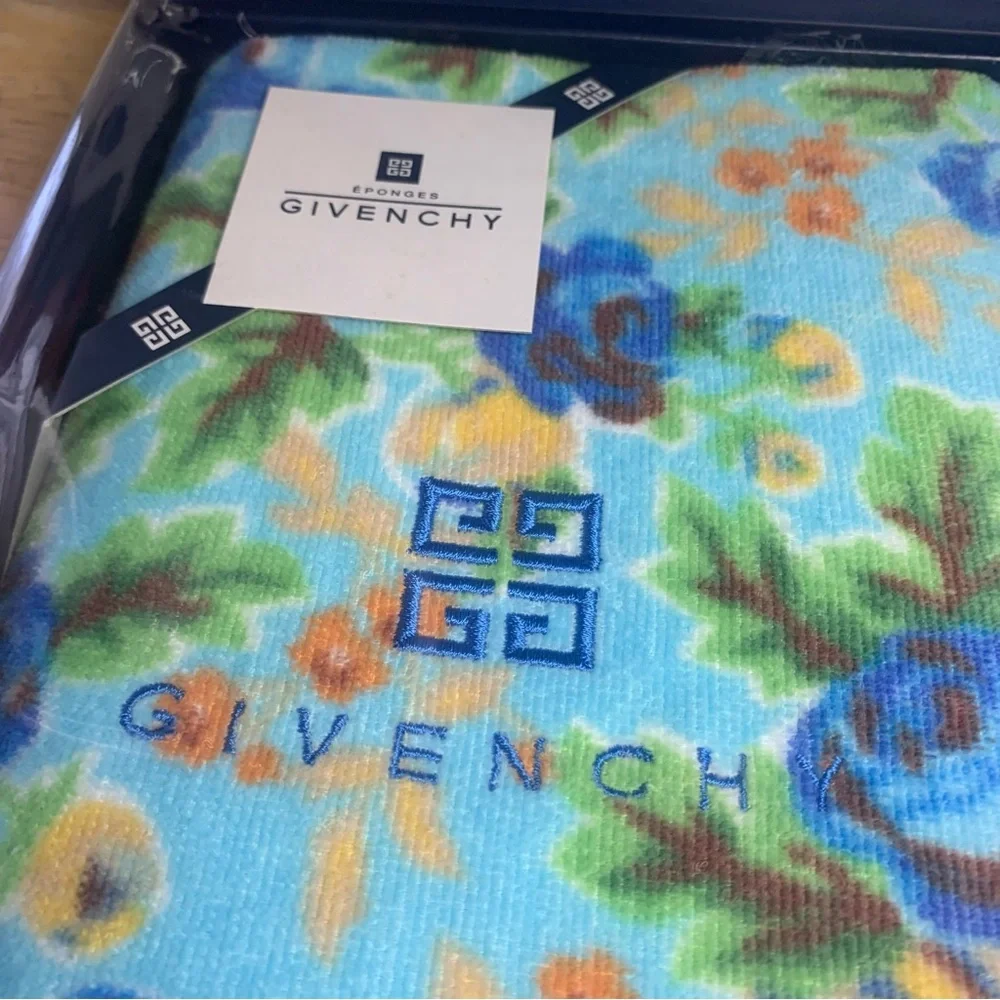 Givenchy Floral Blue Towel Set
